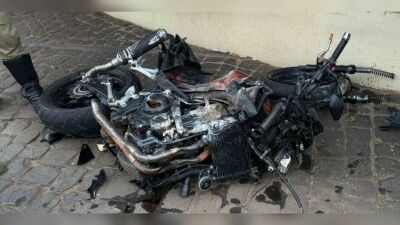 Imagem da notícia Motociclista sobrevive após moto de alta cilindrada se destruir em batida contra mureta de hotel em Três Lagoas